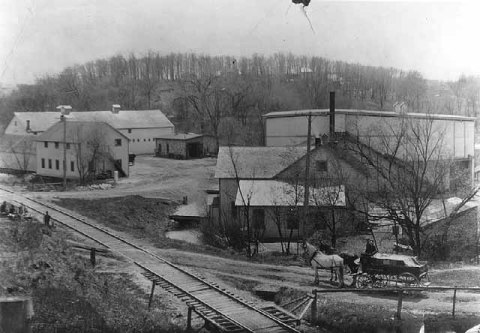 The Glenwood-Inglewood Company, 1910. The Genwood and Inglewood springs were on adjacent property and run as separate water companies until about 1896. (Minnesota Historical Society)