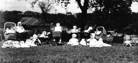 Doll parade at Powderhorn Park, 1926 (Minneapolis Park and Recreation Board)