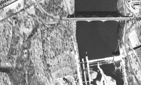 While researching the history of the auto tourist camp, which the park board operated at Minnehaha Falls from 1920s into the mid-1950s, I wanted to get some sense of the layout of the 35 cabins that were offered for rent on a nightly basis. I had never found any depiction of the layout of the camp until I found this photo from 1953 at the MHAPO site. See the U-shape of dark dots on the bluff to the left of the Ford Dam? Gotta be those cabins. I'll be writing more about the tourist camp soon.