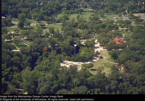 After the 1992 renovation of the park, the parking lot was moved away from the falls and cars could no longer drive right to the edge of the gorge.