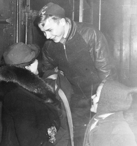 Roger Mosiman boarding train for 1940 National Speedskating Championship in Schenectady, NY. Roger is being sent off by his mother, Lillie, and younger sister, Bernice. (Photo courtesy of Gayle Mosiman Meadows)