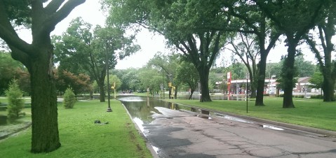 Minnehaha Parkway at Cedar Avenue South. (David C. Smith)
